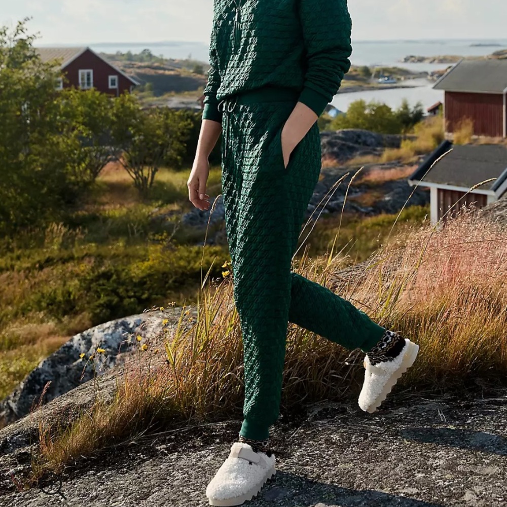 Lou & Grey Teal Quilted Joggers - Picture 2 of 8